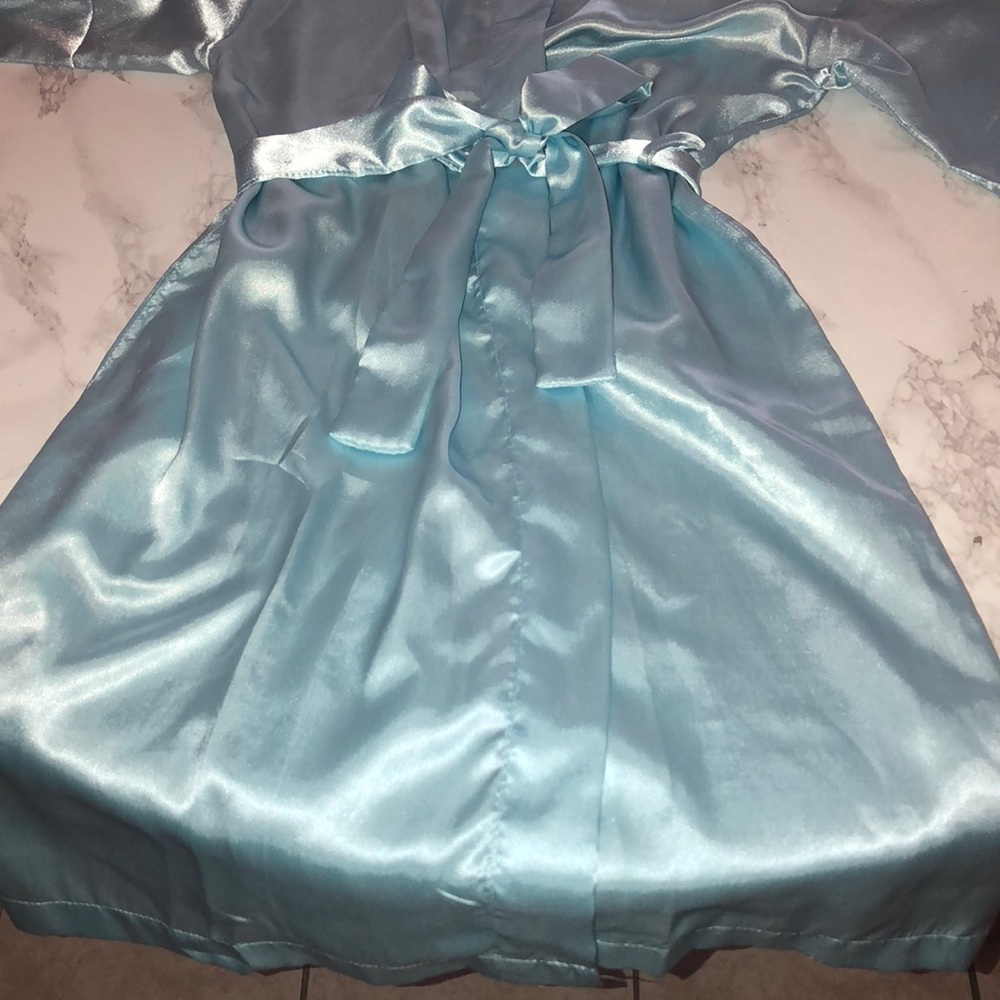 Robe - Picture 5 of 5